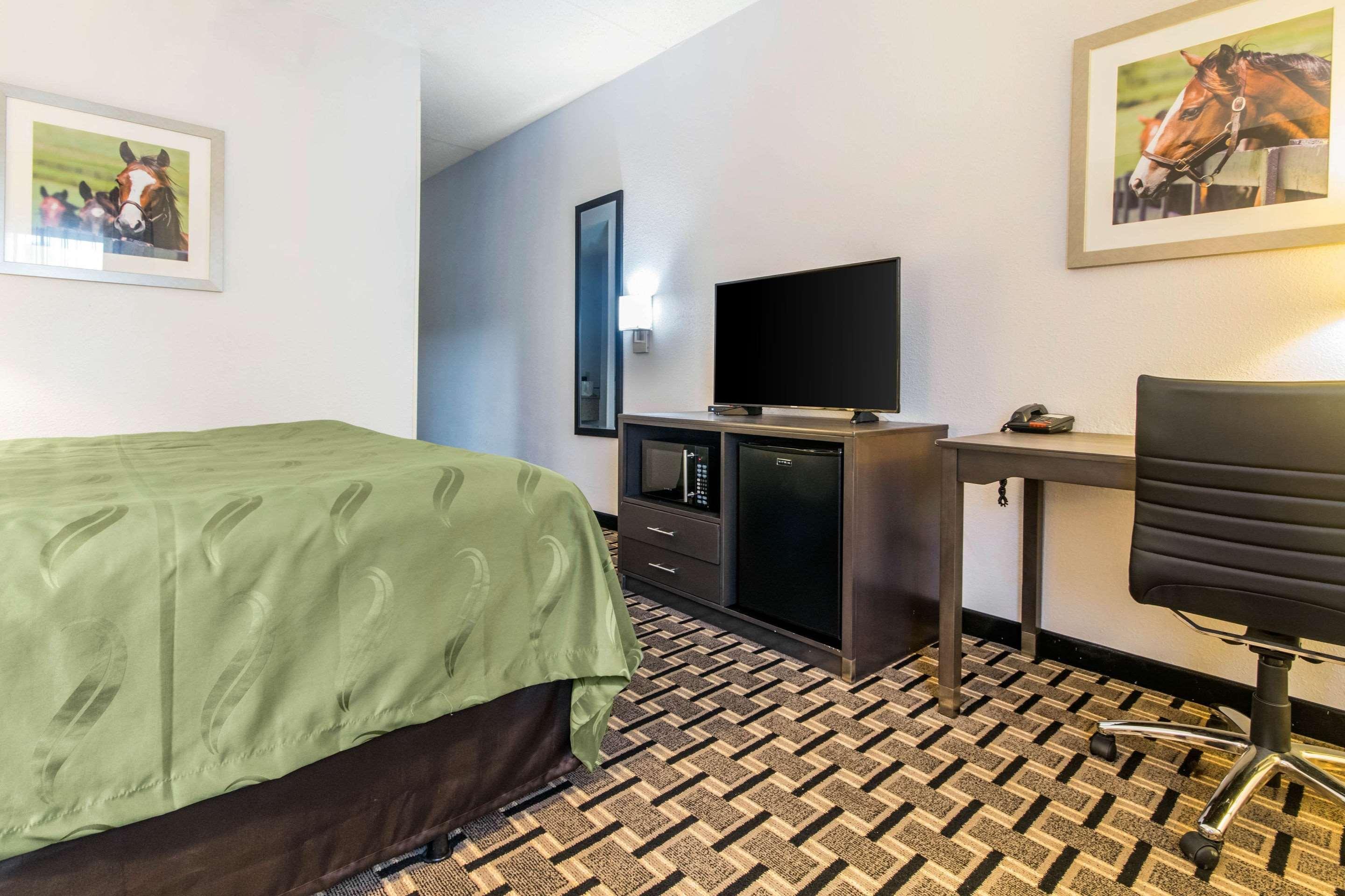 Spark By Hilton Hamburg 2*