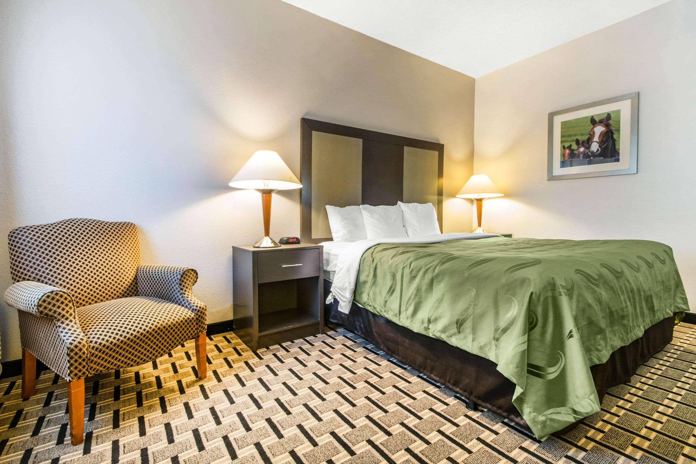 Spark By Hilton Hamburg 2*